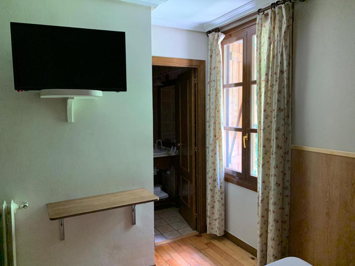 Hotel Charle Jaca Bagian luar foto