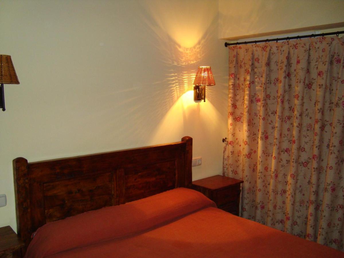 Hotel Charle Jaca Bagian luar foto