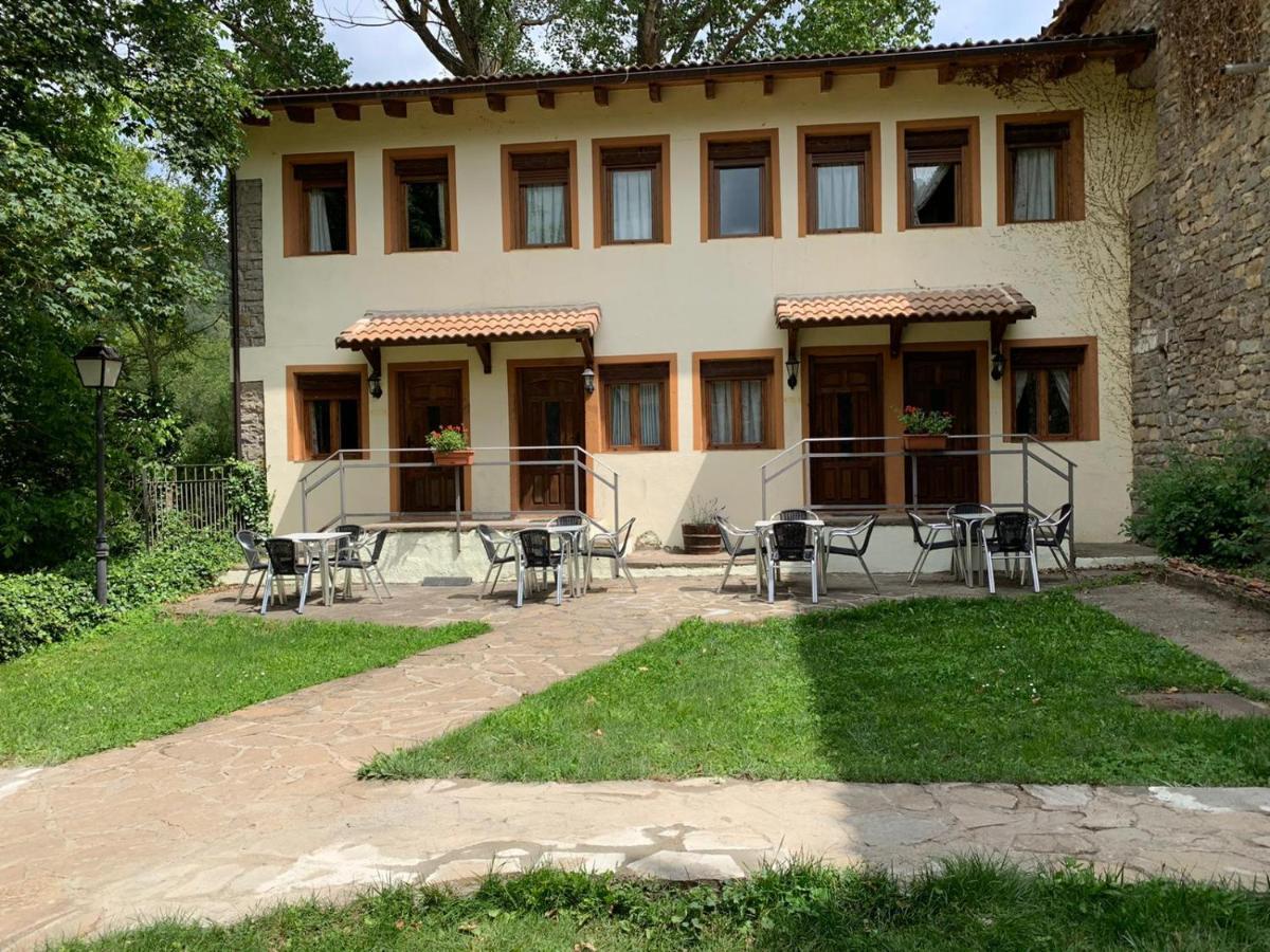 Hotel Charle Jaca Bagian luar foto
