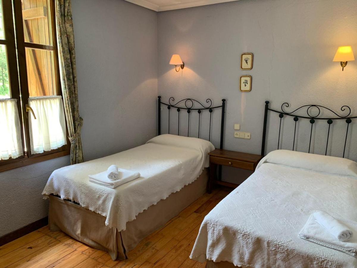 Hotel Charle Jaca Bagian luar foto