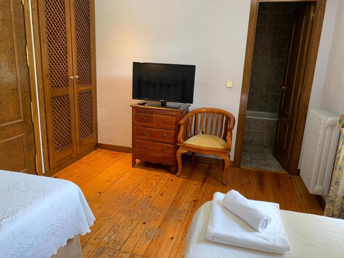 Hotel Charle Jaca Bagian luar foto