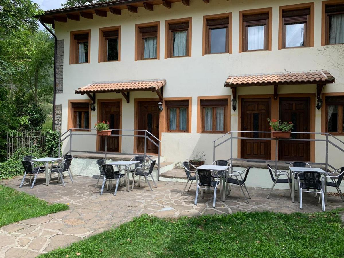 Hotel Charle Jaca Bagian luar foto