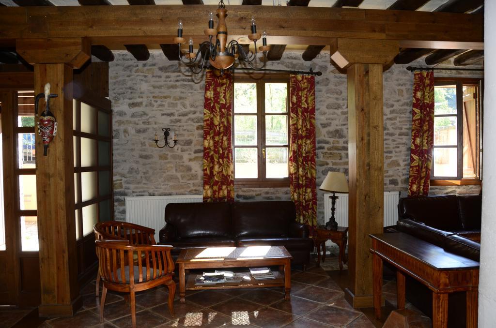 Hotel Charle Jaca Bagian luar foto