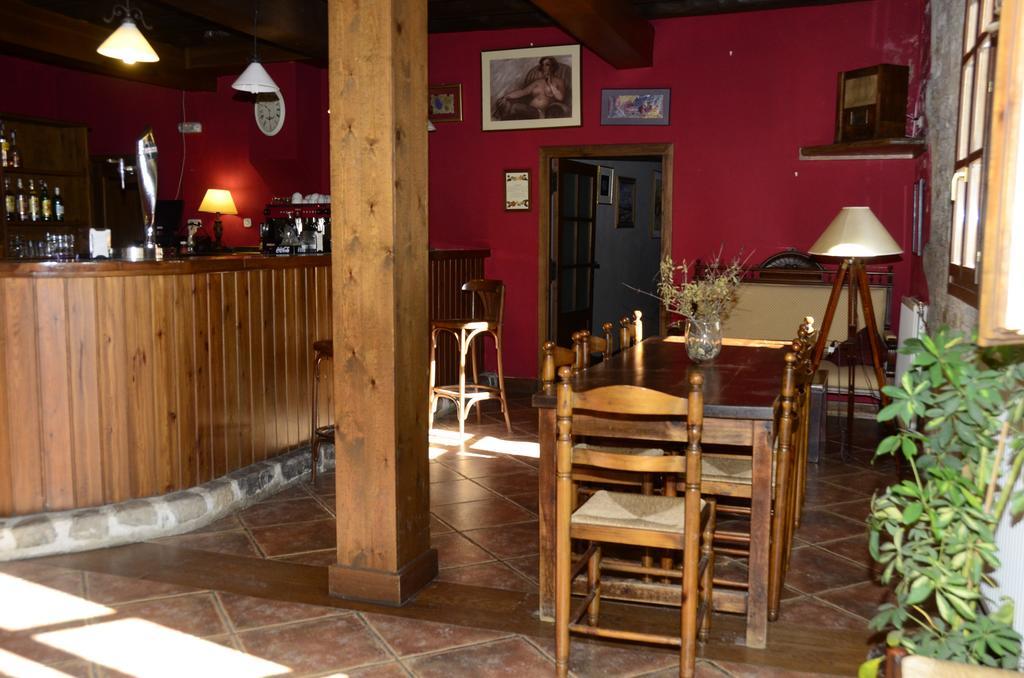Hotel Charle Jaca Bagian luar foto
