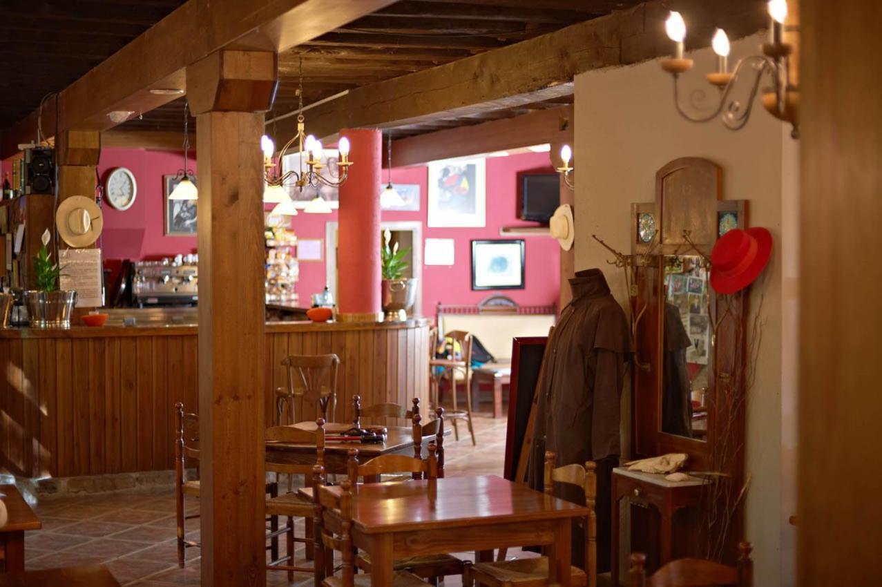 Hotel Charle Jaca Bagian luar foto