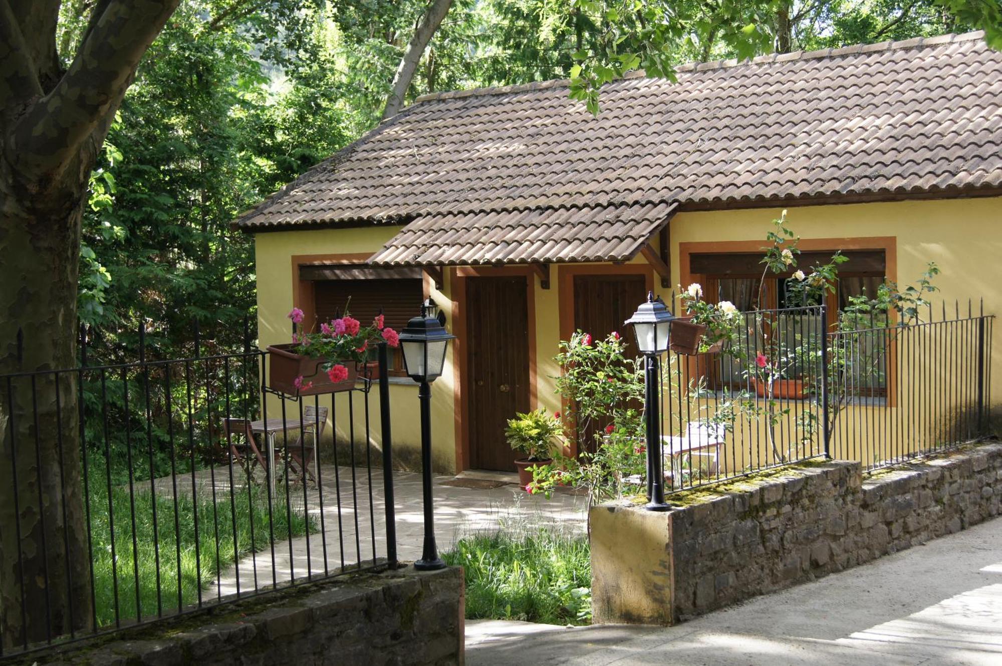 Hotel Charle Jaca Bagian luar foto