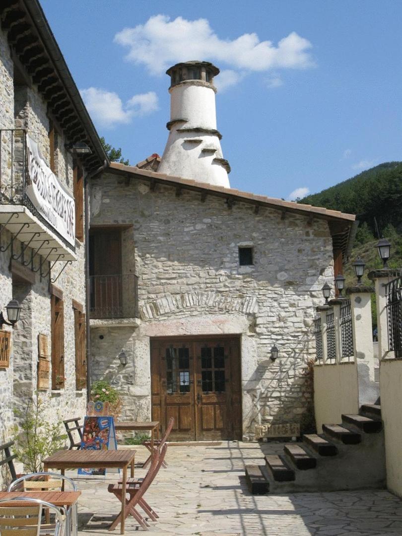 Hotel Charle Jaca Bagian luar foto