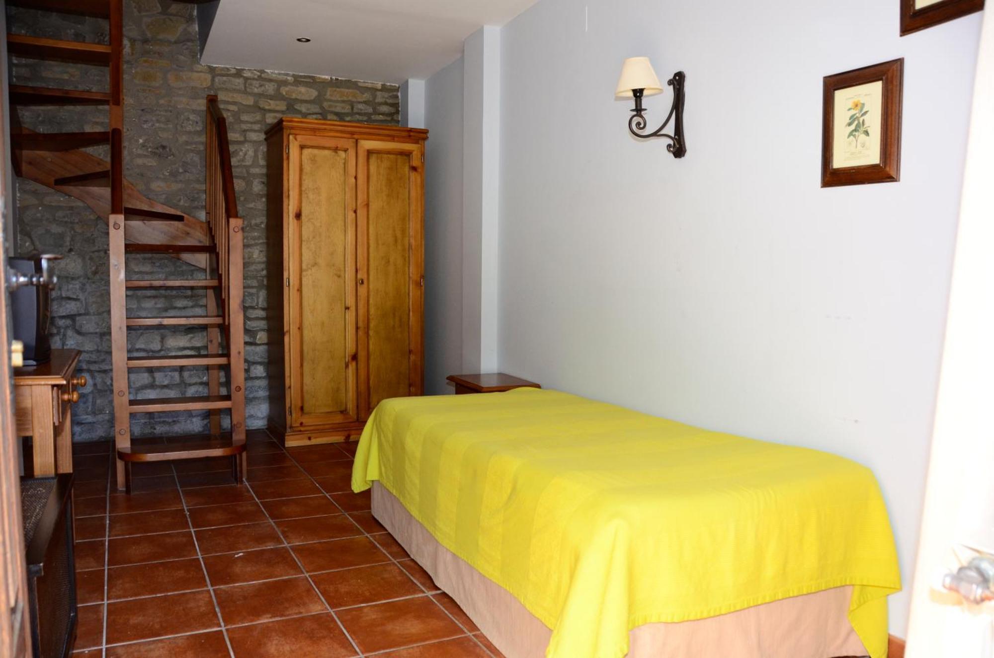 Hotel Charle Jaca Ruang foto