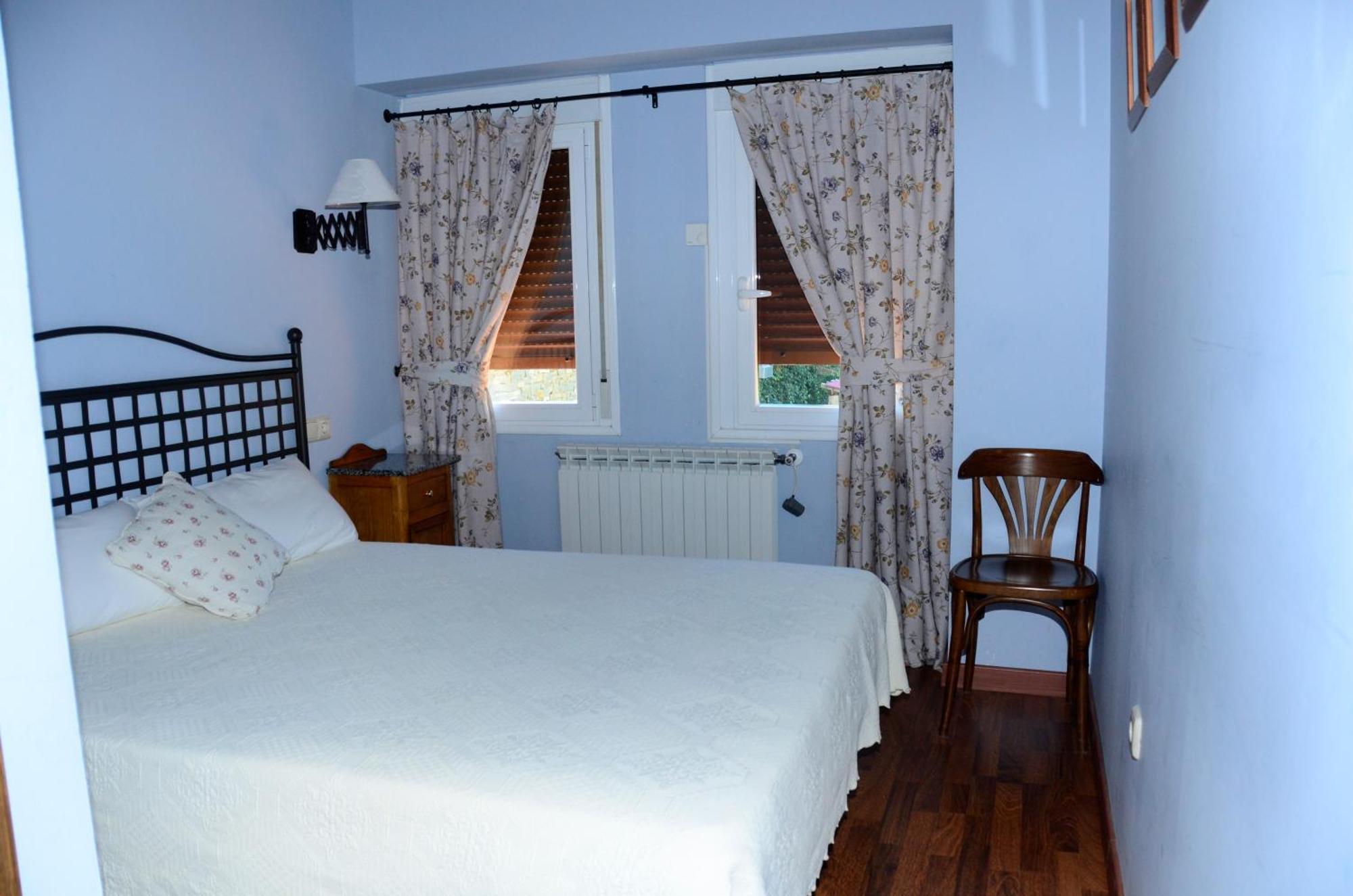 Hotel Charle Jaca Ruang foto