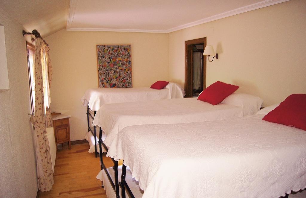 Hotel Charle Jaca Bagian luar foto