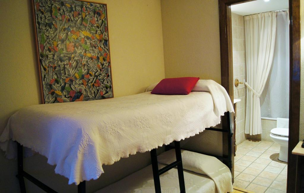 Hotel Charle Jaca Bagian luar foto