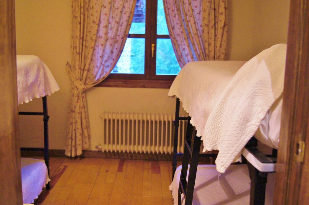 Hotel Charle Jaca Bagian luar foto