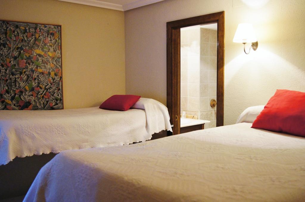 Hotel Charle Jaca Bagian luar foto