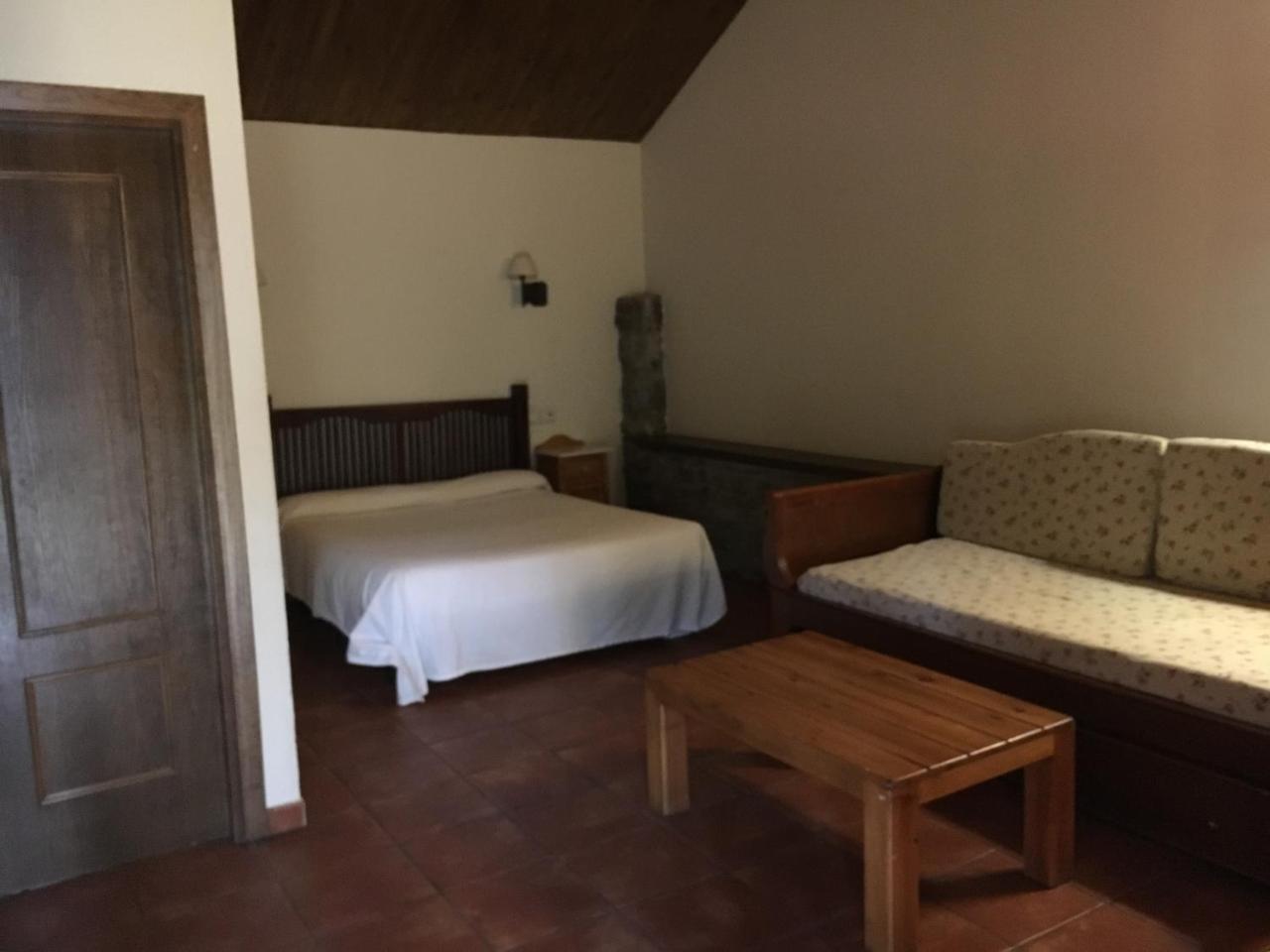 Hotel Charle Jaca Bagian luar foto