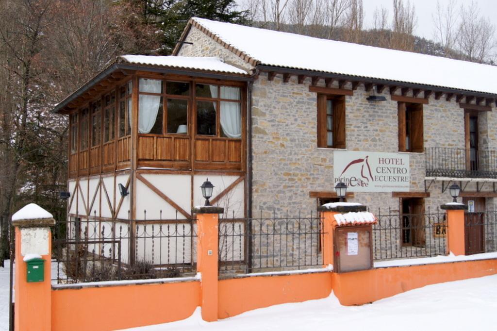 Hotel Charle Jaca Bagian luar foto